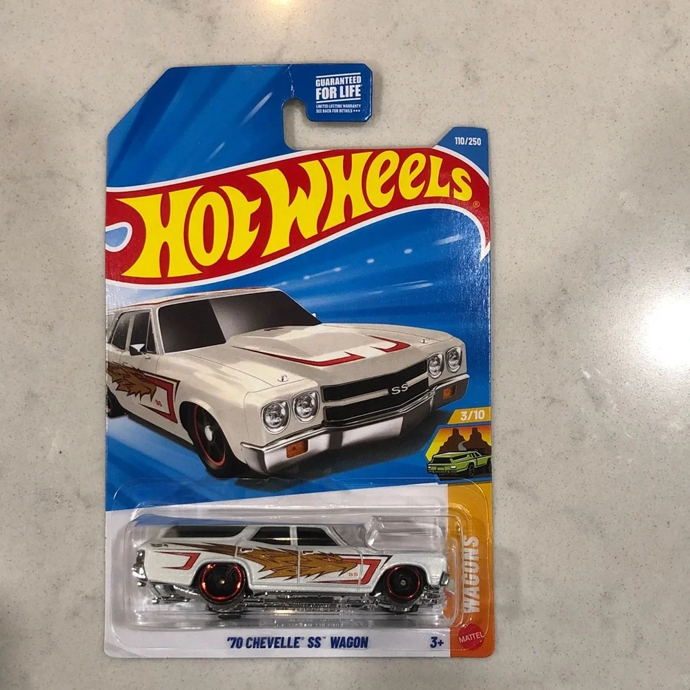 Mattel Hot Wheels '70 Chevelle SS Wagon - White and Red