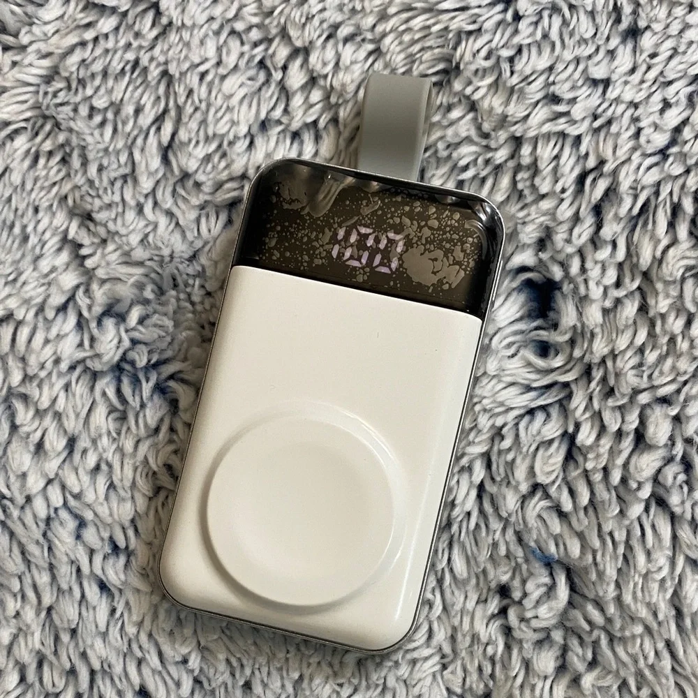 White & Black Portable iWatch Charging Device
