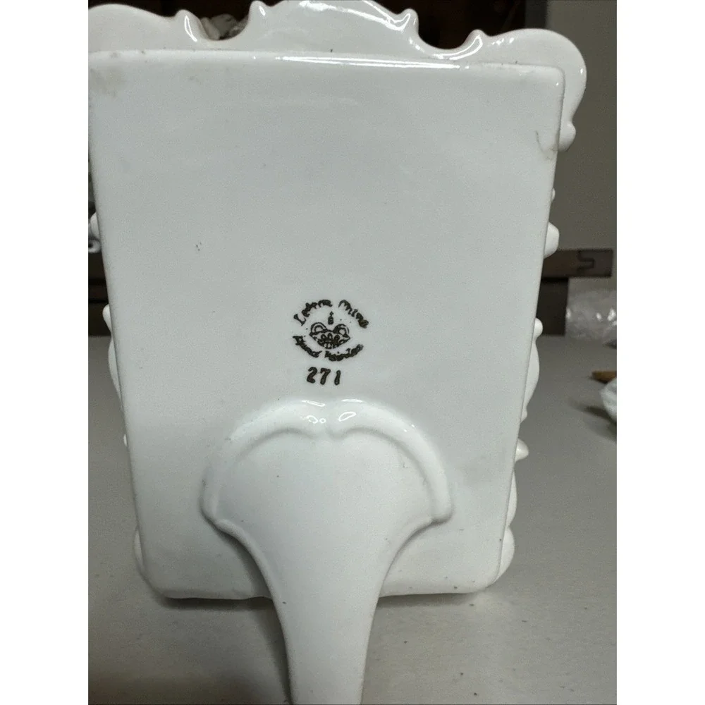The Unbranded Brand roses style porcelain