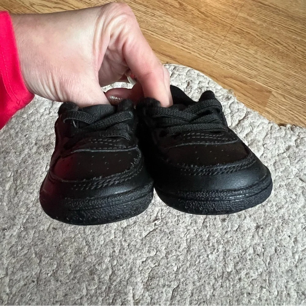 Nike solid black