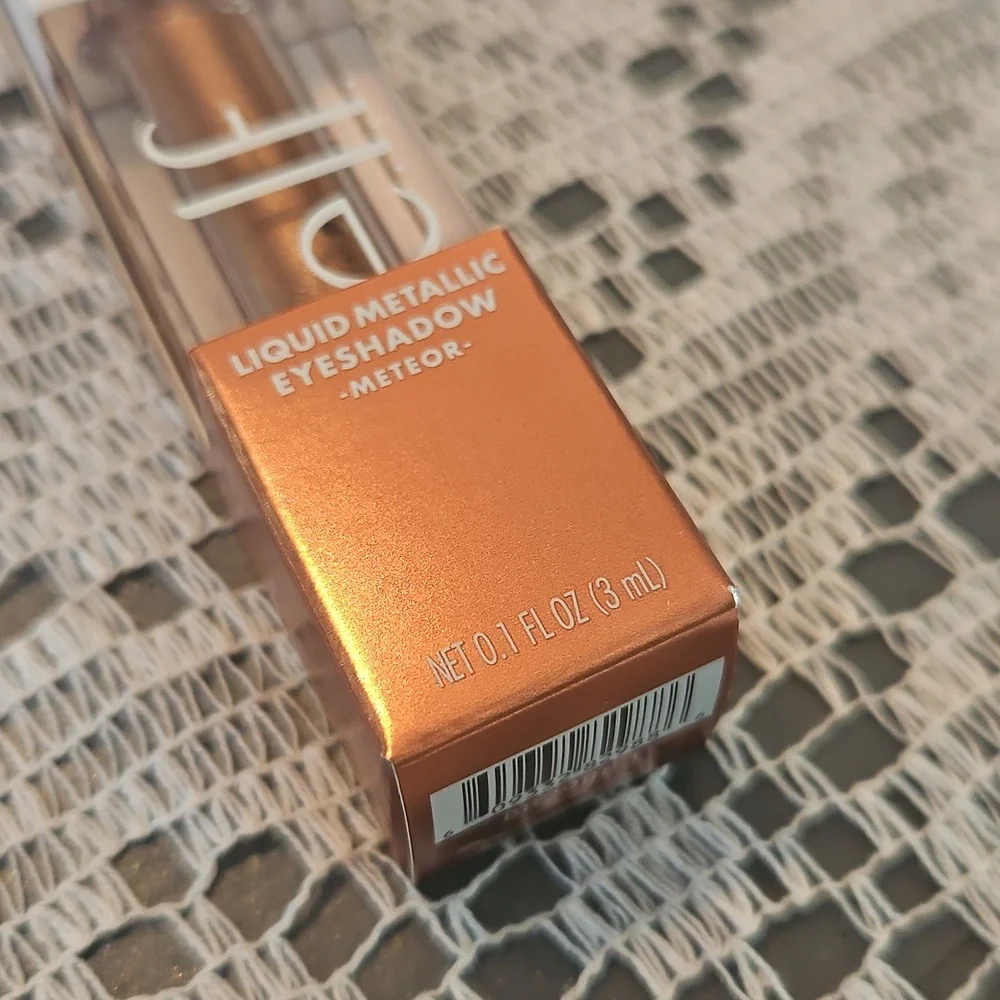 ELF shimmering metallic