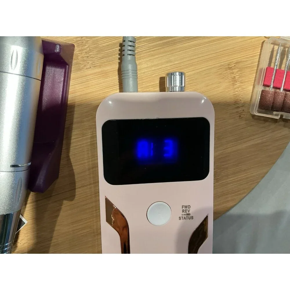 Unbranded nail grinding