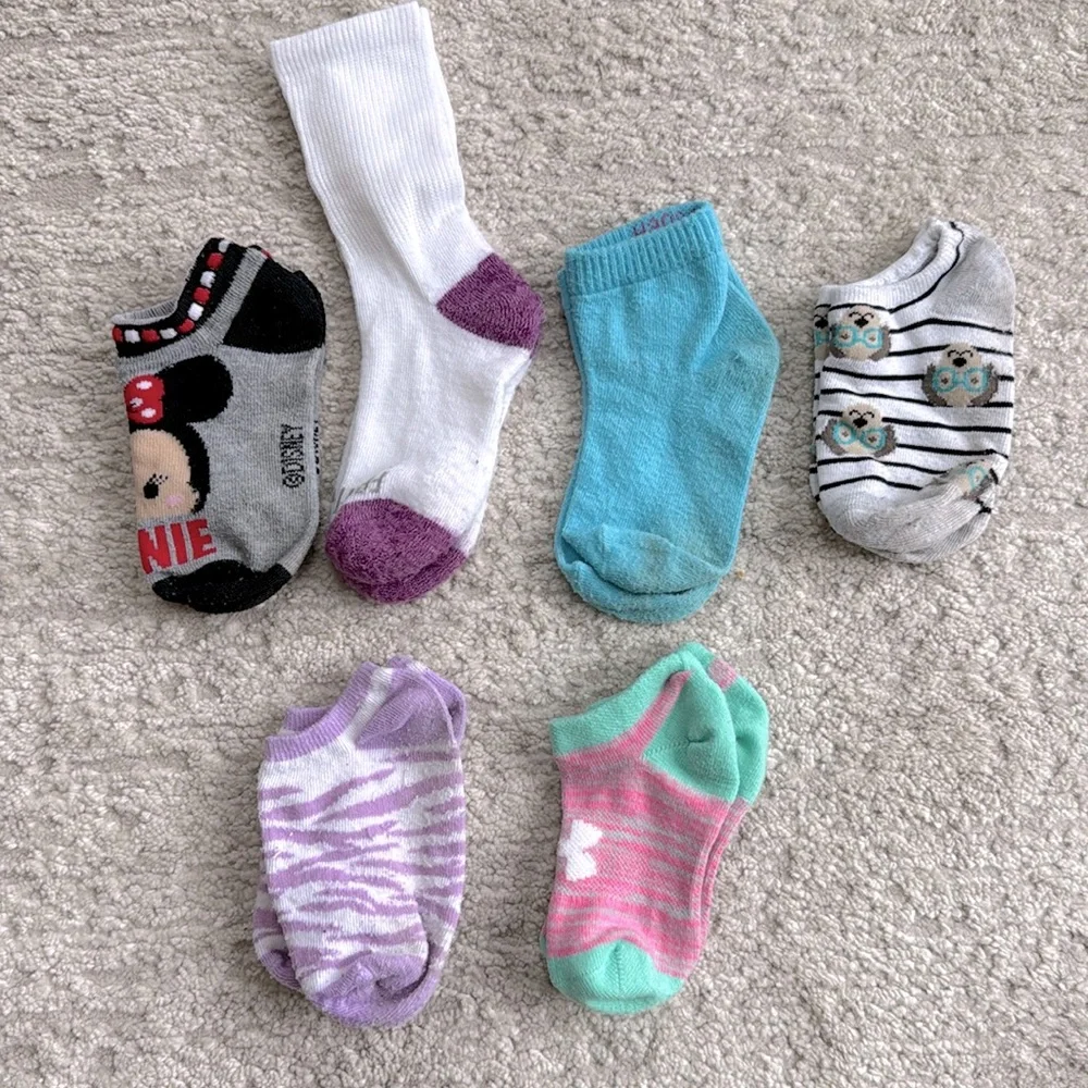 Gently Worn Girl's 6 Pair Disney, NEW Under Armour, & Novelty Socks Size 6