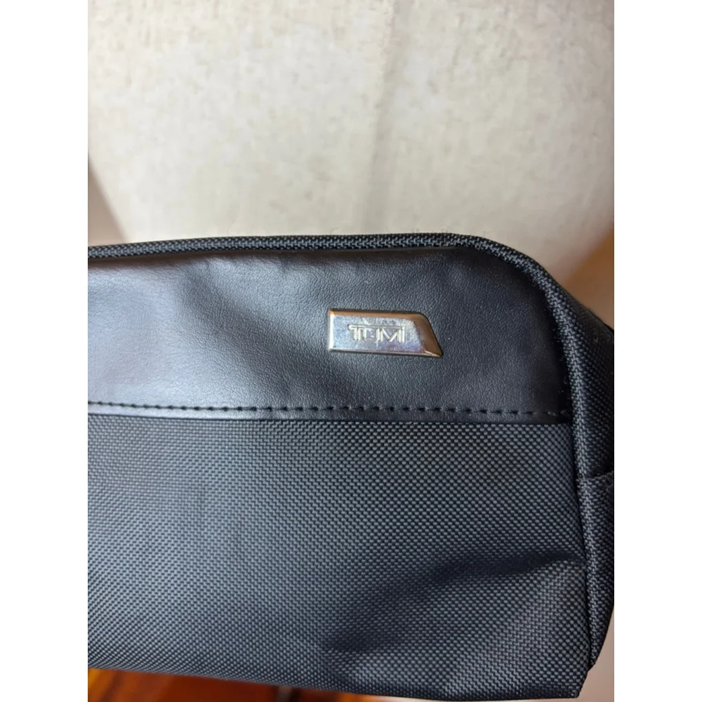TUMI like new