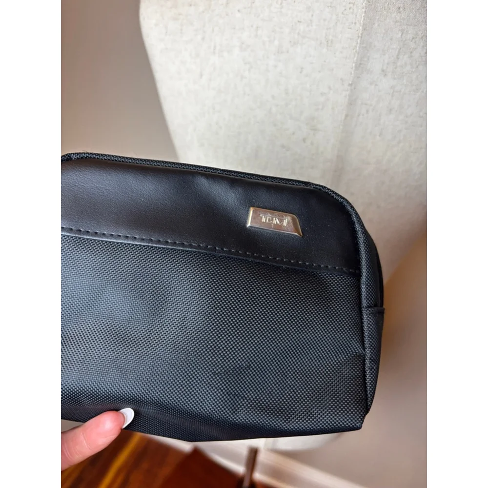 TUMI like new