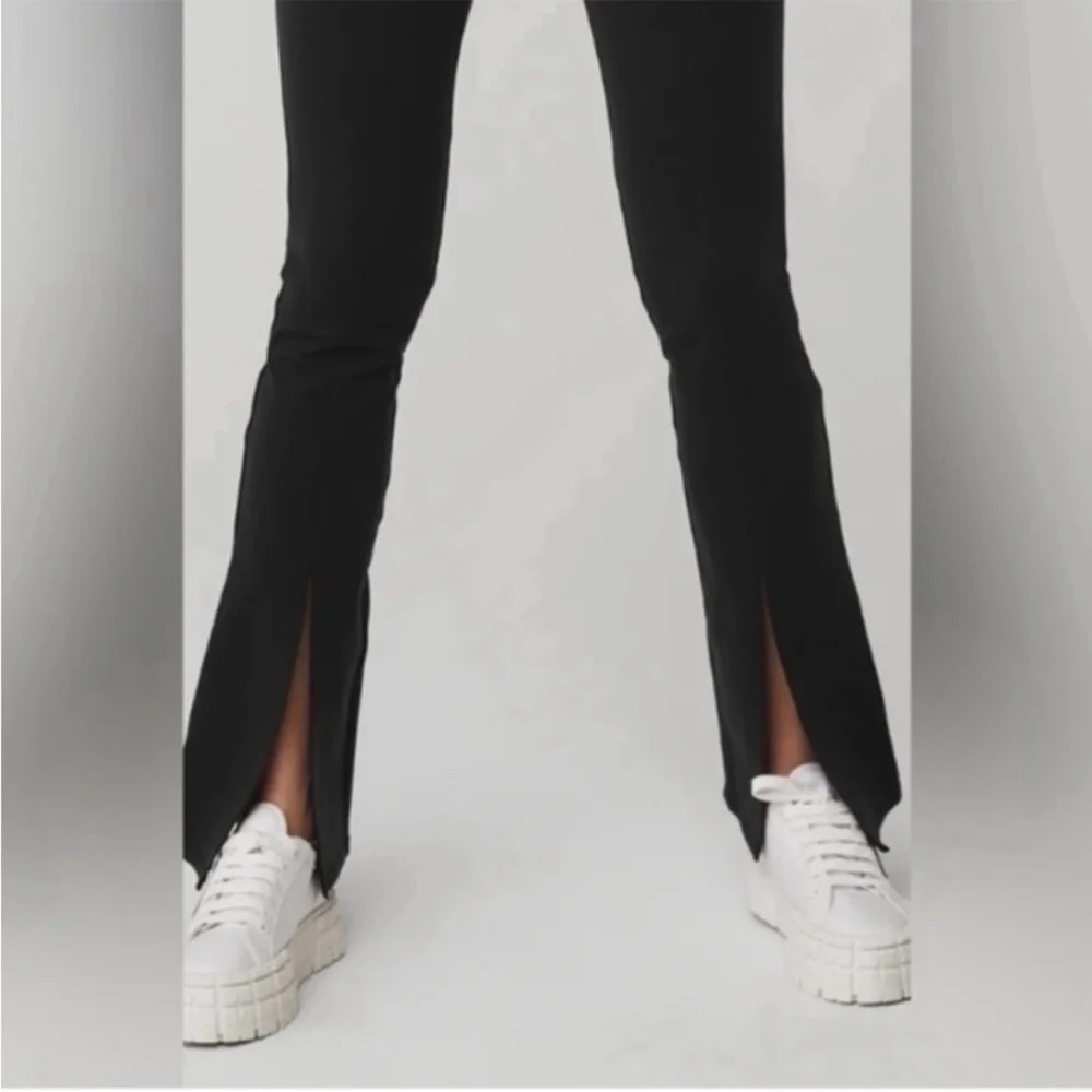 ALO Airbrush High-Waist Flutter Leggings black