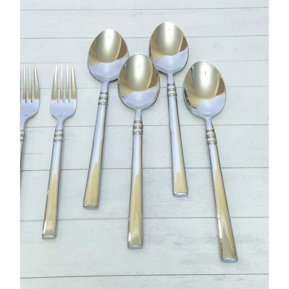 Oneida 18/10 Tortola 3 Salad Fork, 4 Soup Spoon, 4 Dinner Knives Mixed Lot of 11