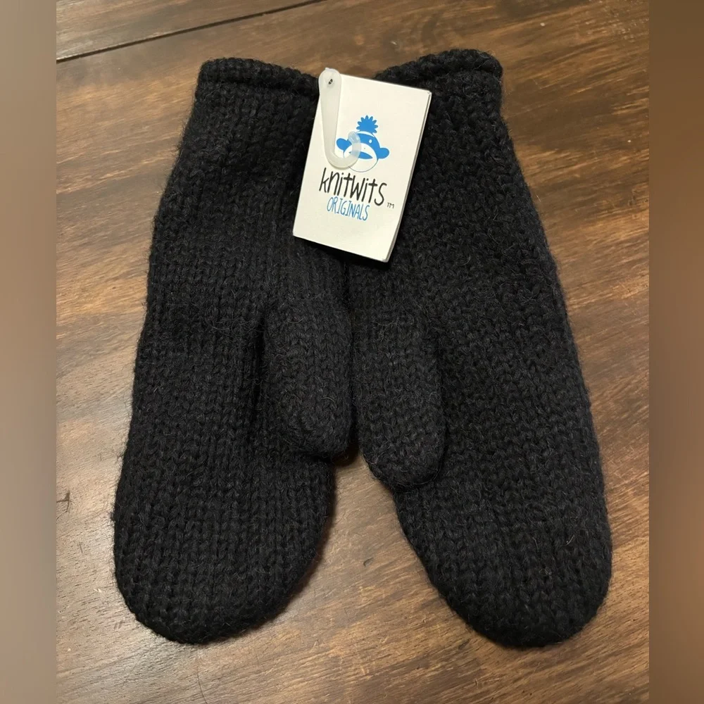 Knitwits charming black
