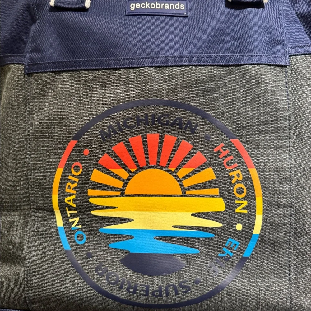 Geckobrands Michigan Lakes Oversized Waterproof Beach Tote EUC