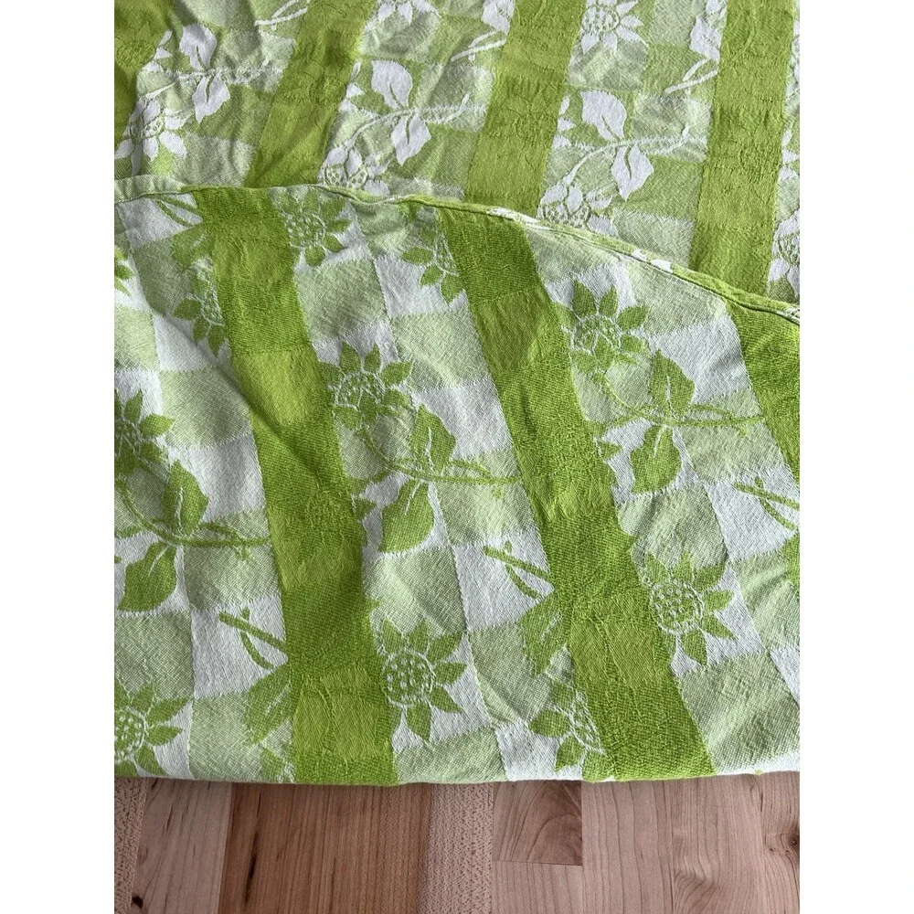 Round Tablecloth Bright Green Checkered Sun Flowers 100% Cotton