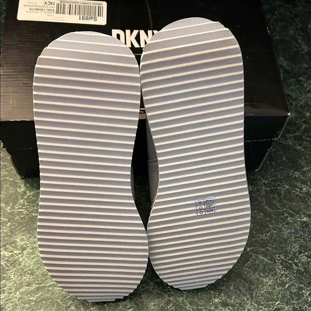 toe dkny open