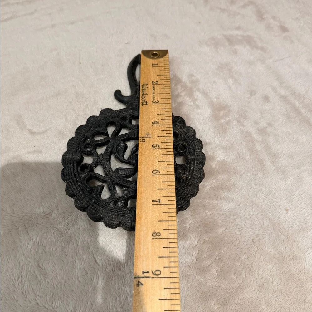Vintage Black Cast Iron Round Circle Shape TRIVET Canada Forge farm kitchen deco