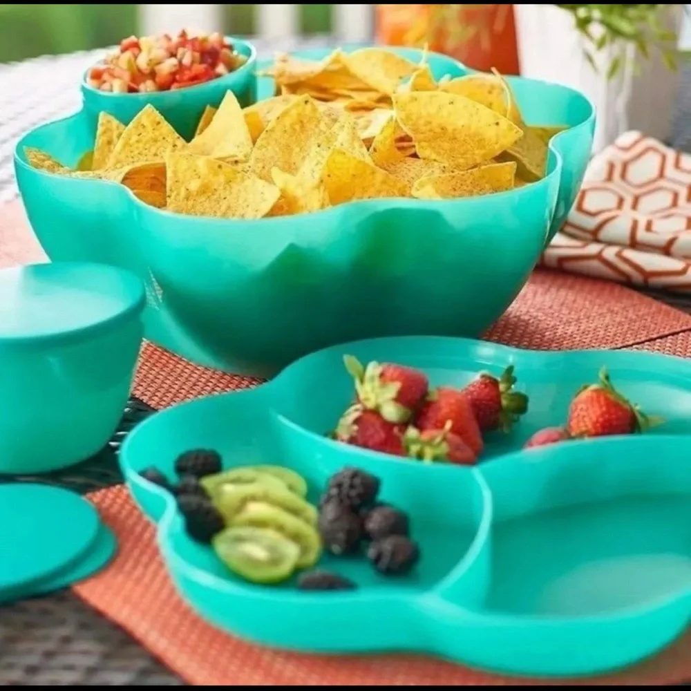 Tupperware Chip ‘n Dip Bowl set