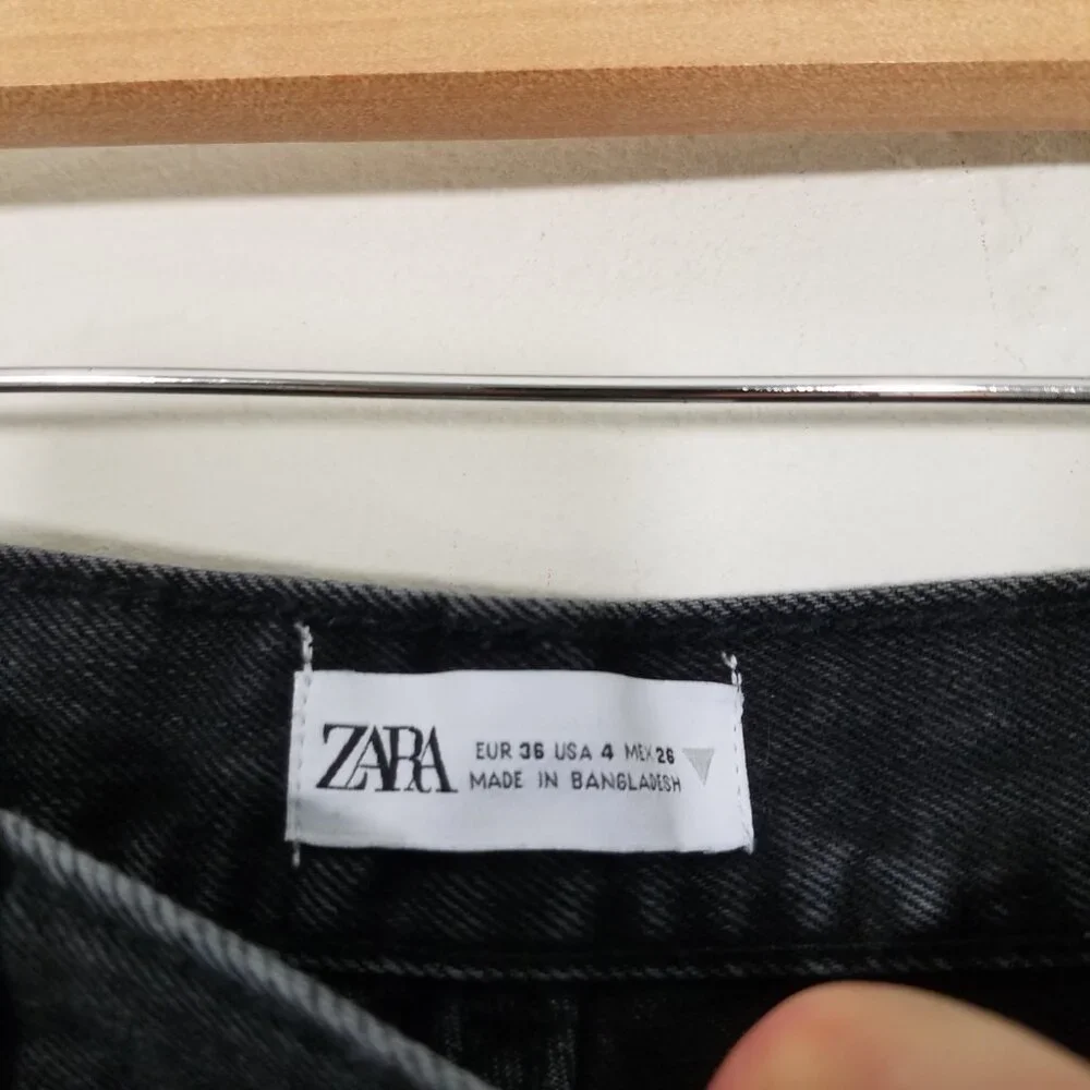 Zara High Rise Straight Jeans Black Size 4