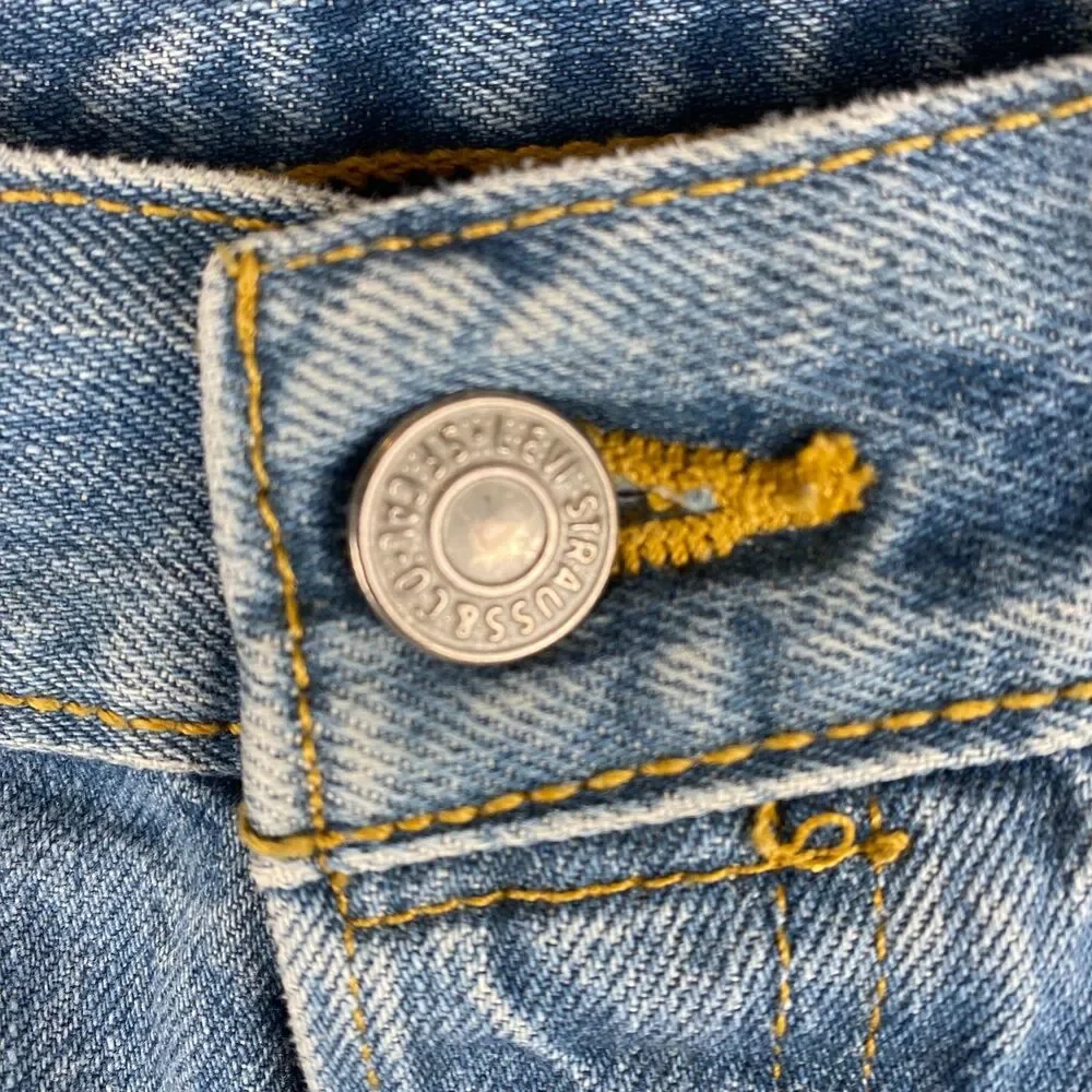 Levis size 38x32