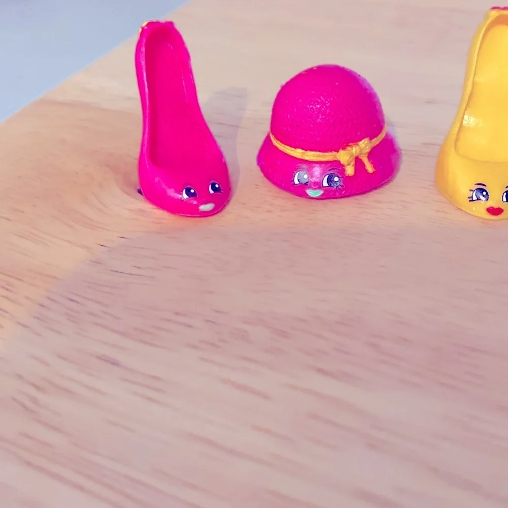 Shopkins includes pink