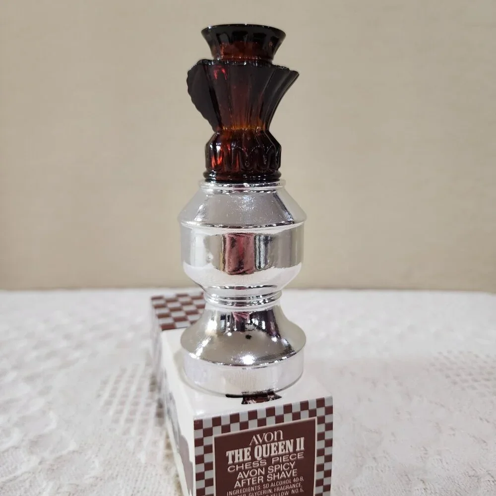 Vintage Avon THE QUEEN II CHESS PIECE Bottle Spicy Full Original Box