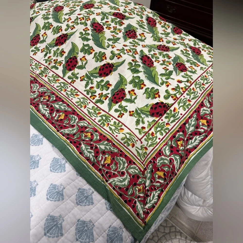 Pomegranate vintage 100% cotton tablecloth with  6 matching napkins 60x 90 in