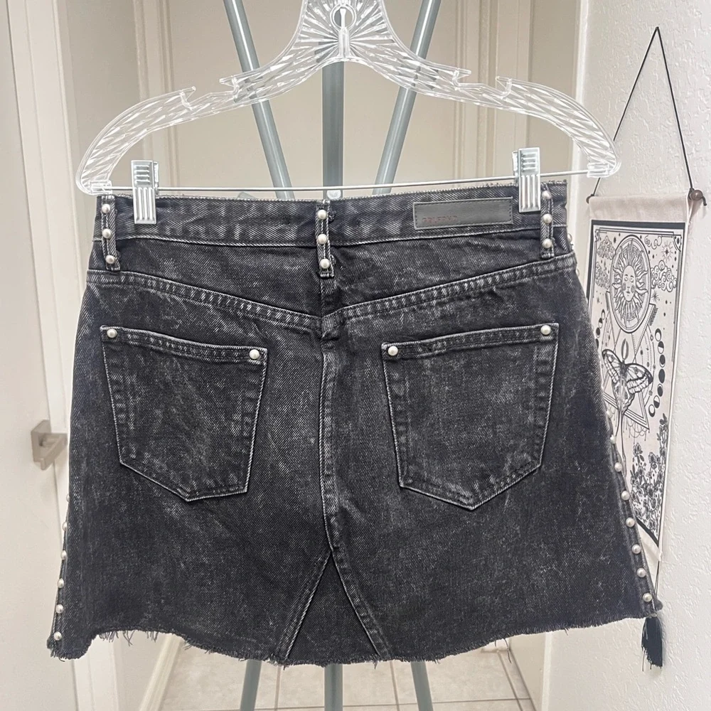 GRLFRND edgy black