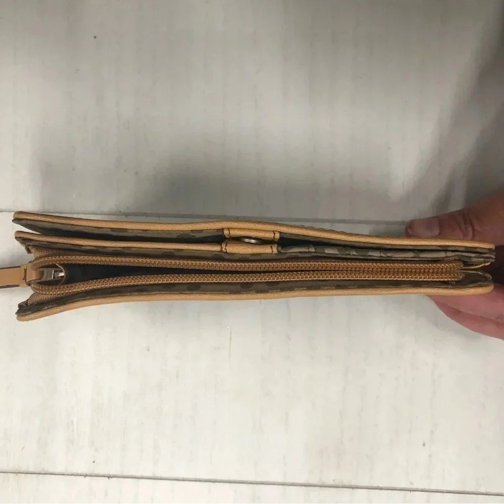 Relic wallet canvas