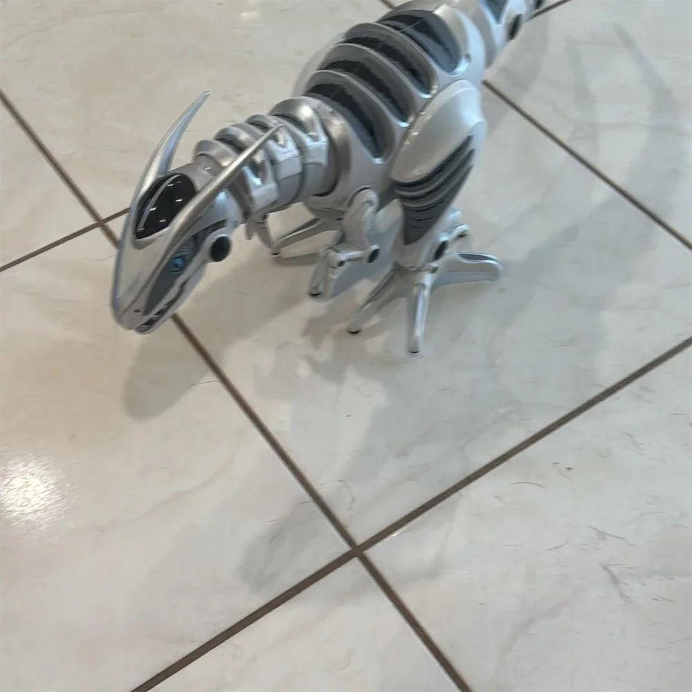 Wowwee roboraptor brings
