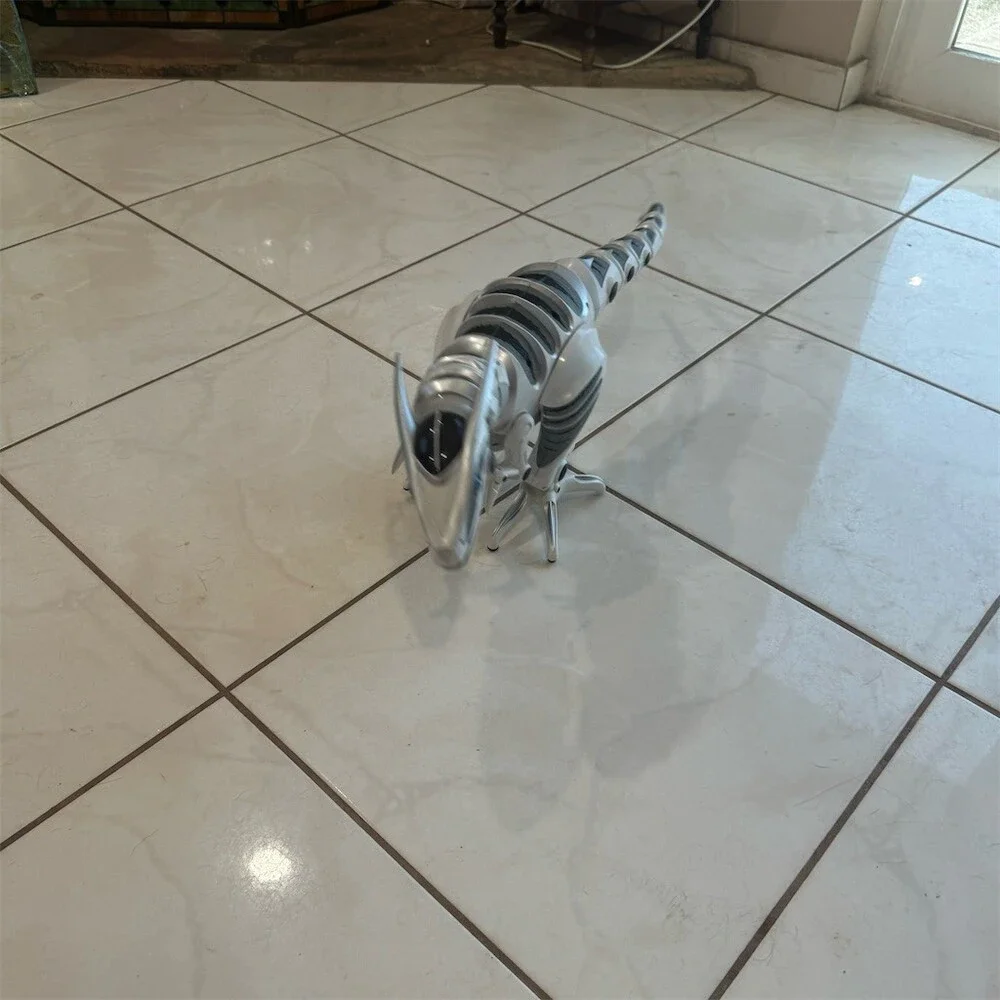 Wowwee roboraptor brings
