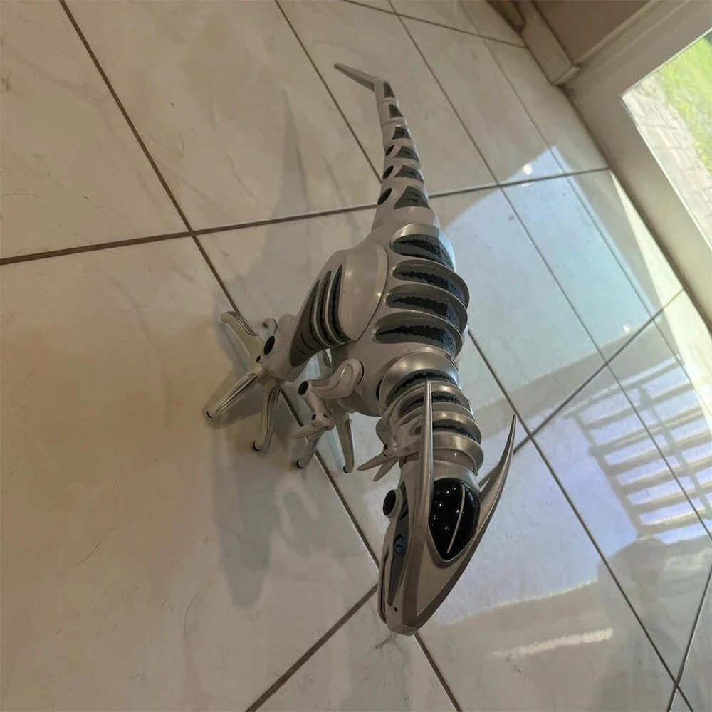 Wowwee roboraptor brings