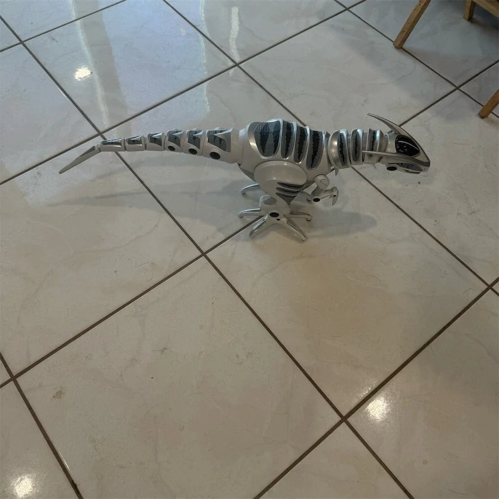 Wowwee roboraptor brings