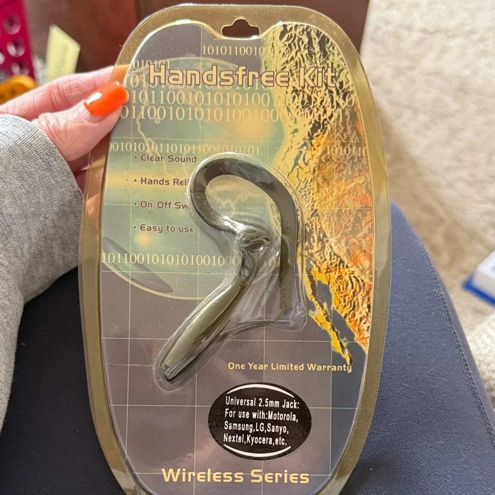 Wireless Series Handsfree Kit - Gray