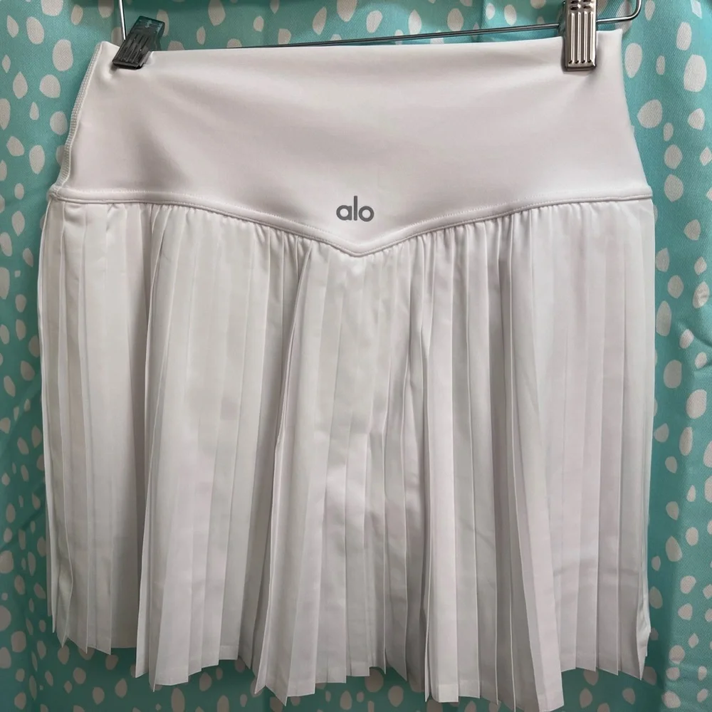 ALO Yoga lightweight pleated