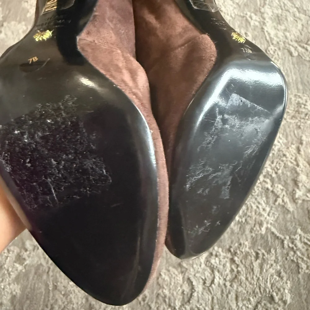 Stuart Weitzman off size