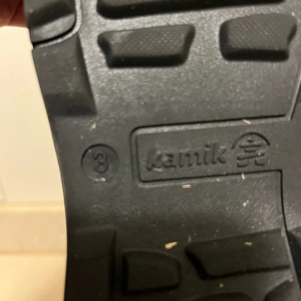 Kamik black rocket