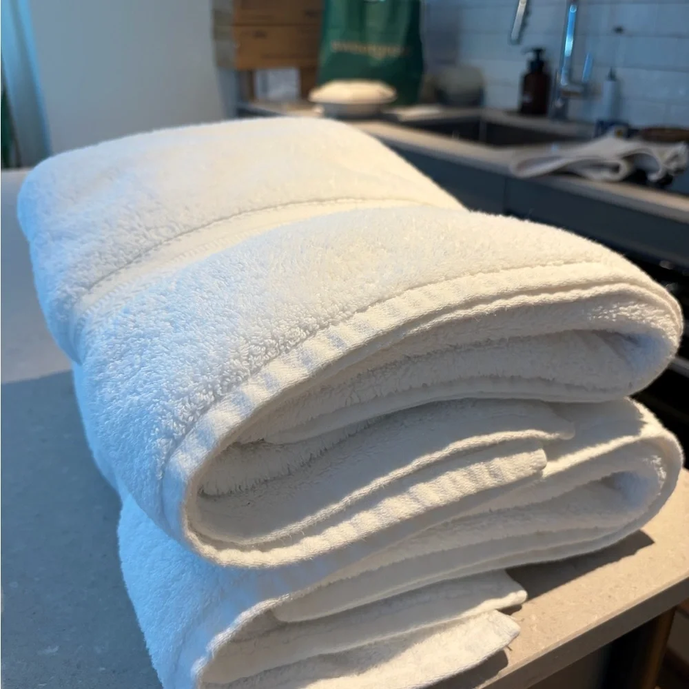 Hotel Collection Elegant White Bath Towel 100% Cotton (quantity 2)