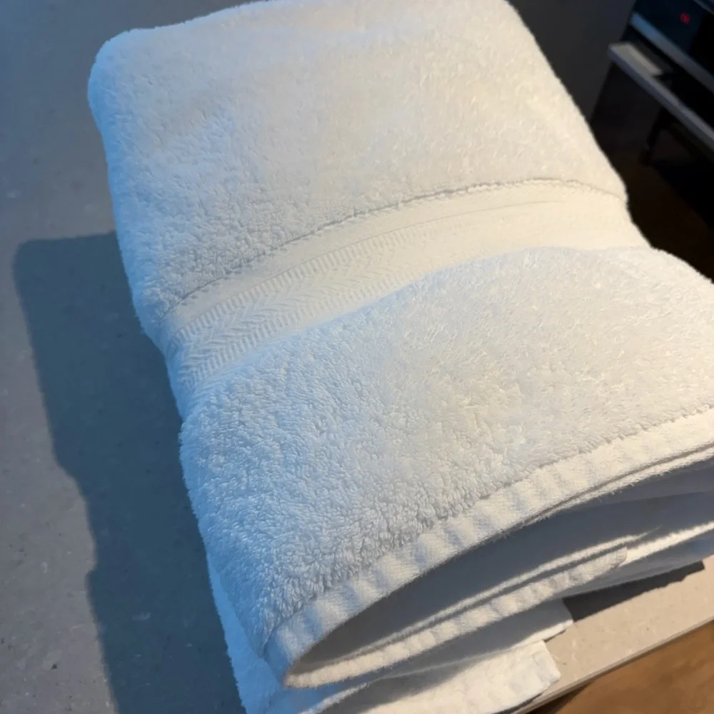 Hotel Collection Elegant White Bath Towel 100% Cotton (quantity 2)
