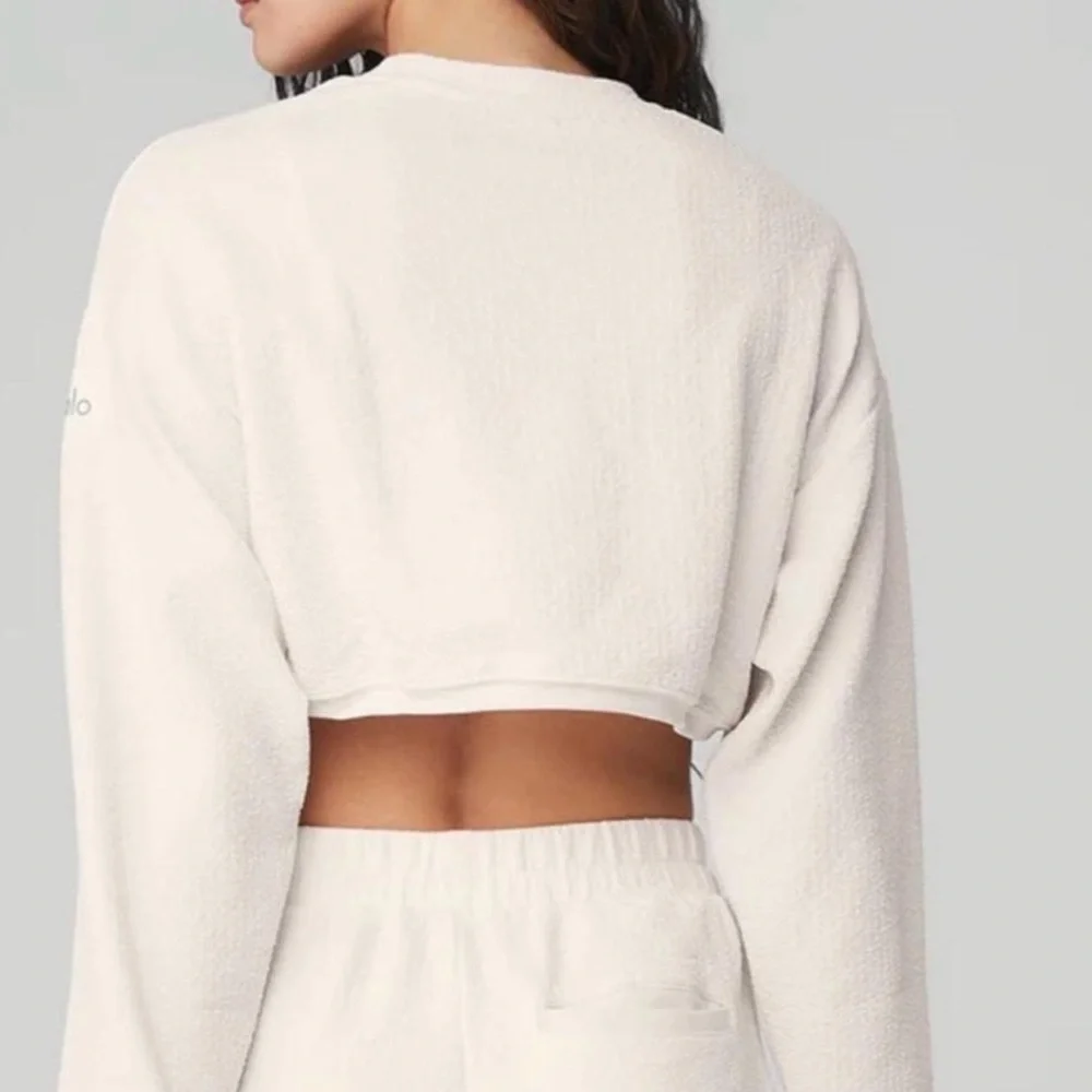 ALO YOGA Women's Cream Cropped Sweatshirt