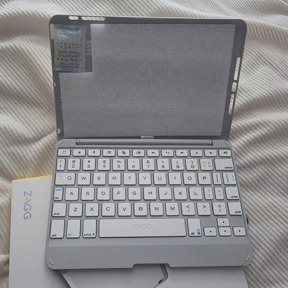 ZAGG folio hinged