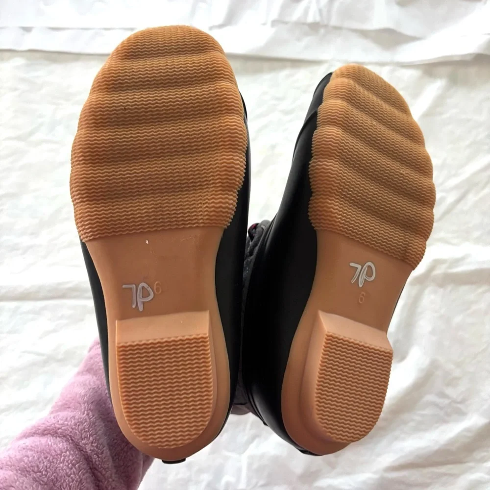 Skechers new without