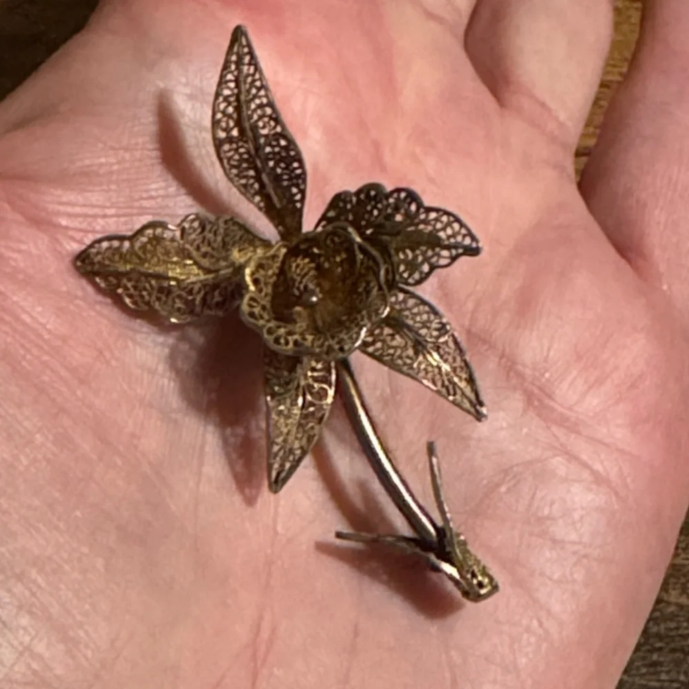 N/A elegant gold