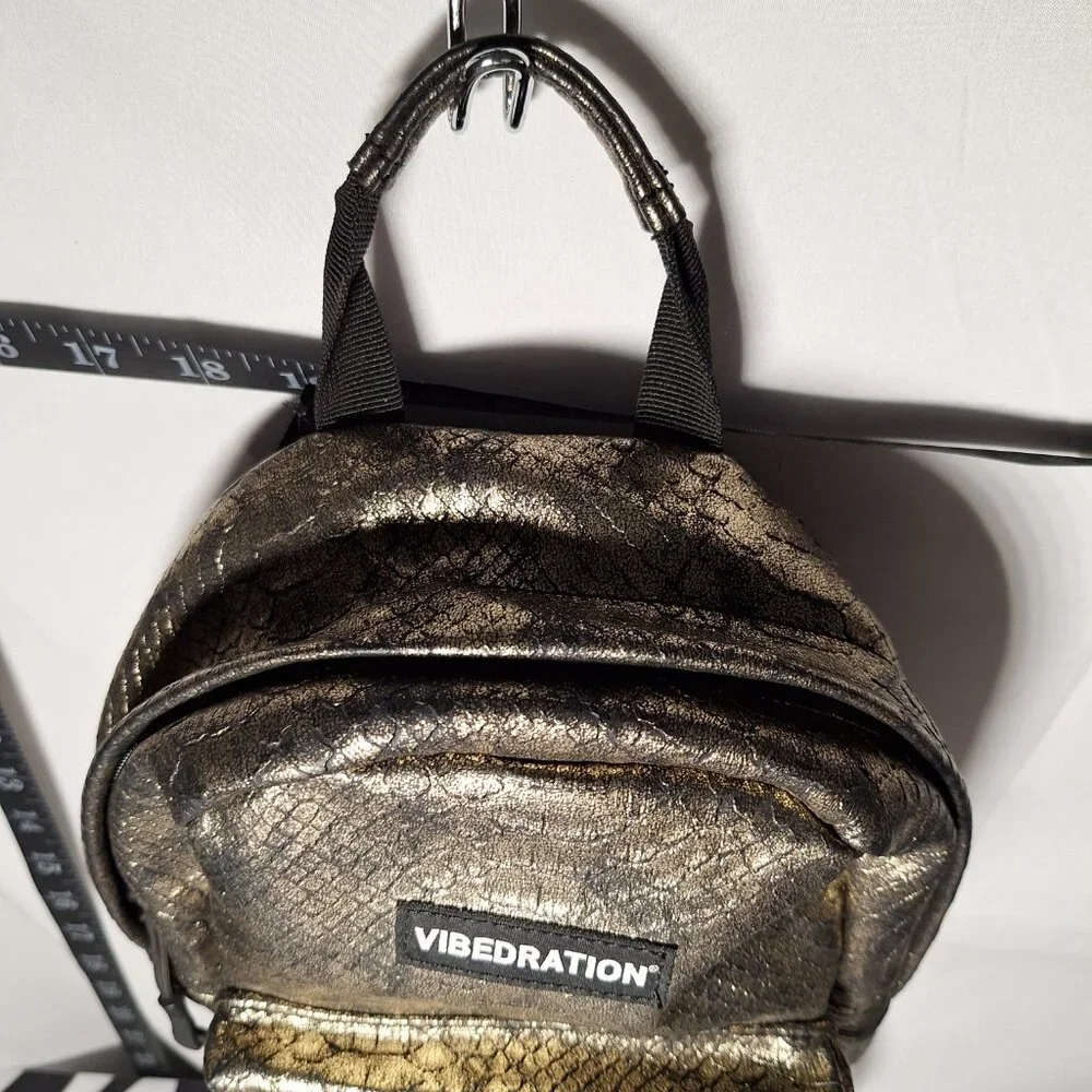 Vibedration hydration backpack