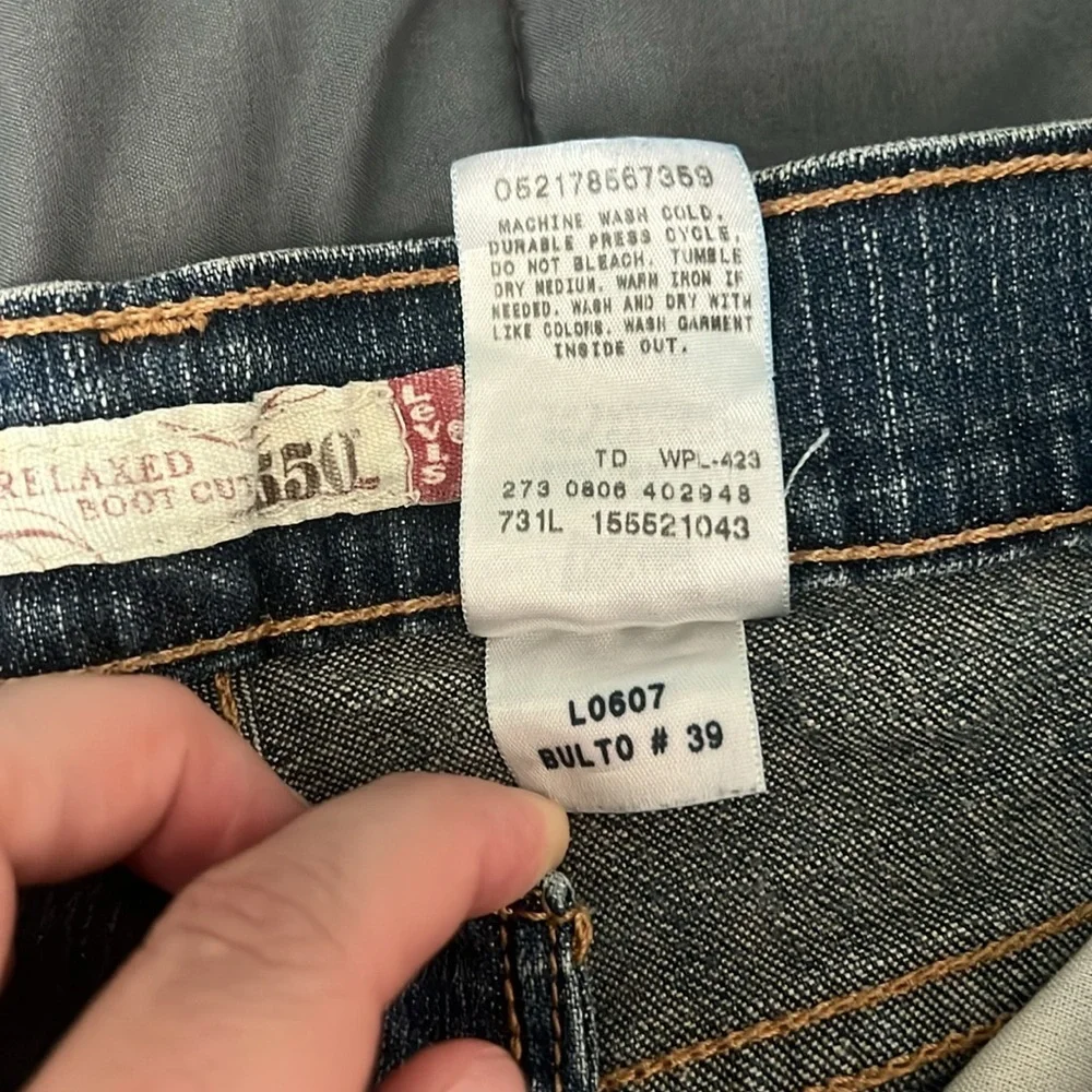 Levi’s 550 Relaxed Bootcut Jean Size 6M *flaw
