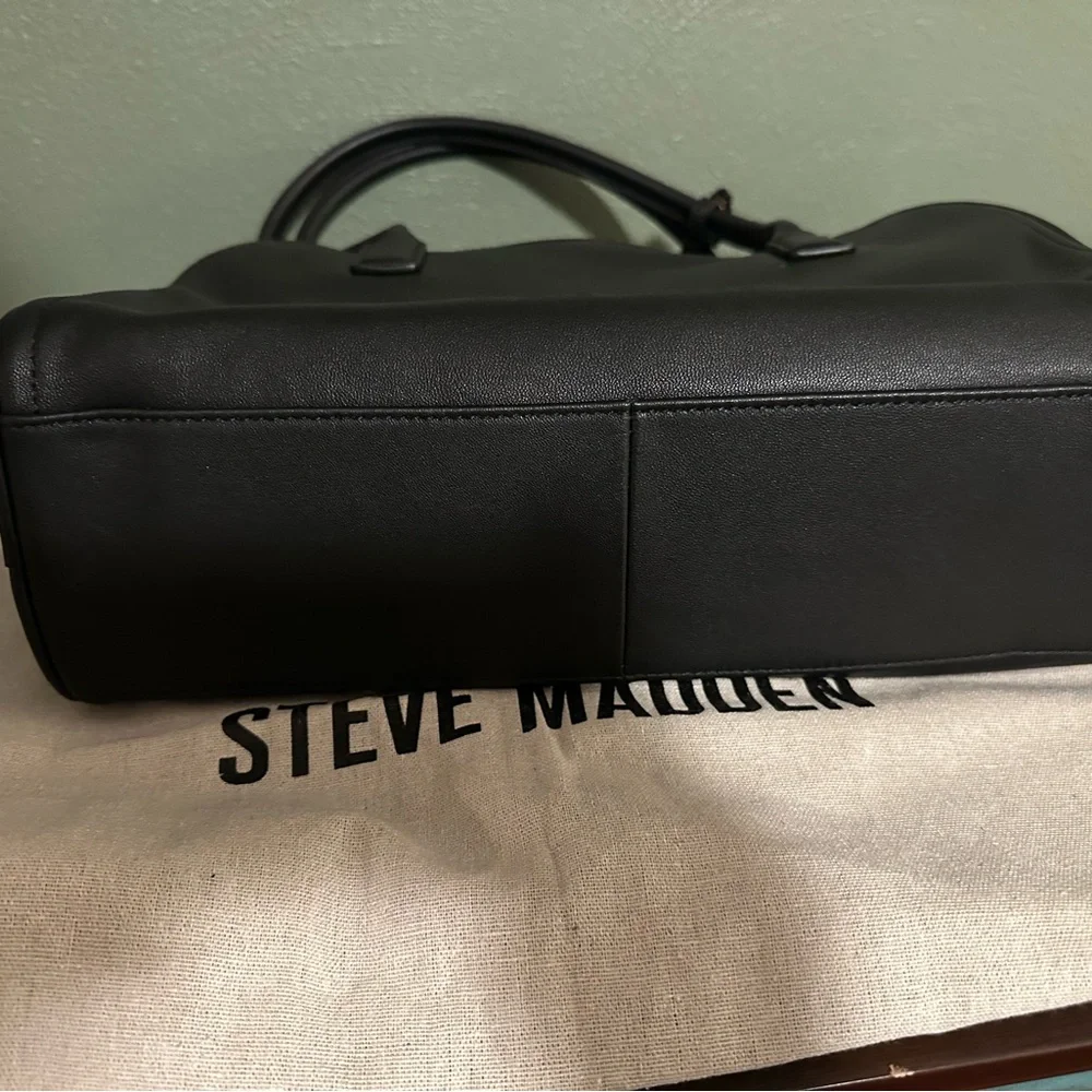 Steve Madden classic black