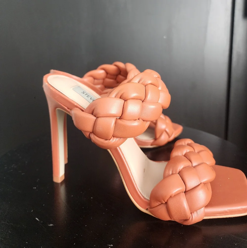 Steve Madden make statement