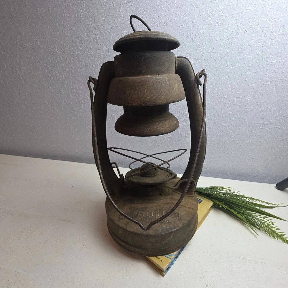 Vintage Embury No. 2 Air Pilot Lantern Rustic Star Base NO‎ GLASS