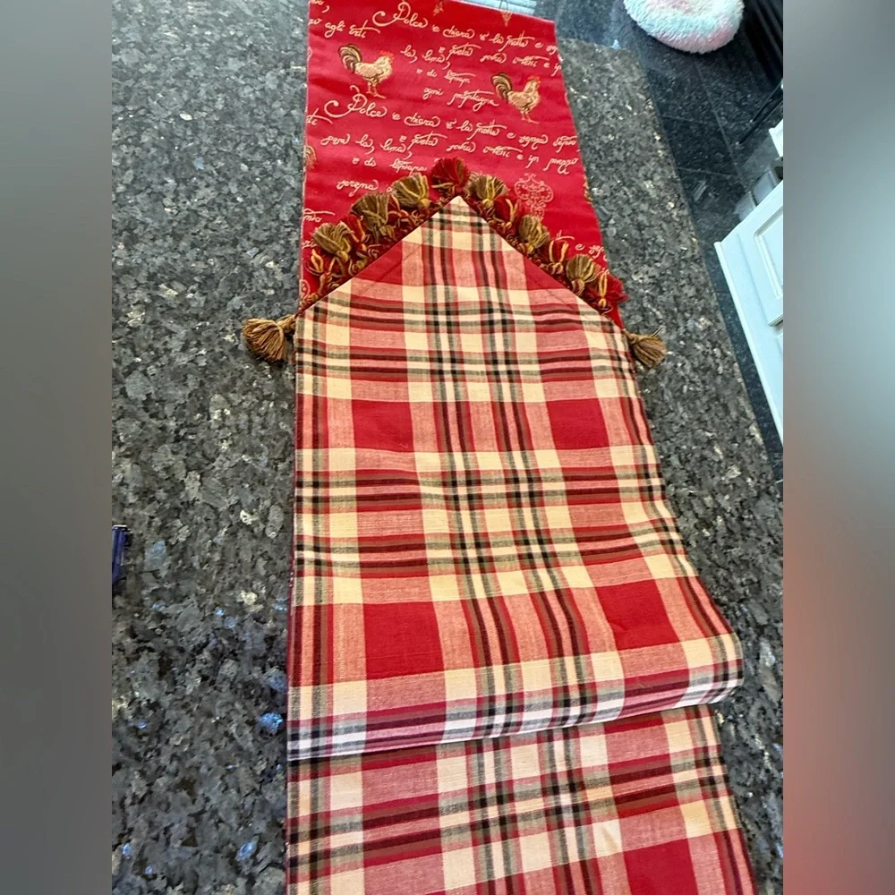 N/A red jacquard