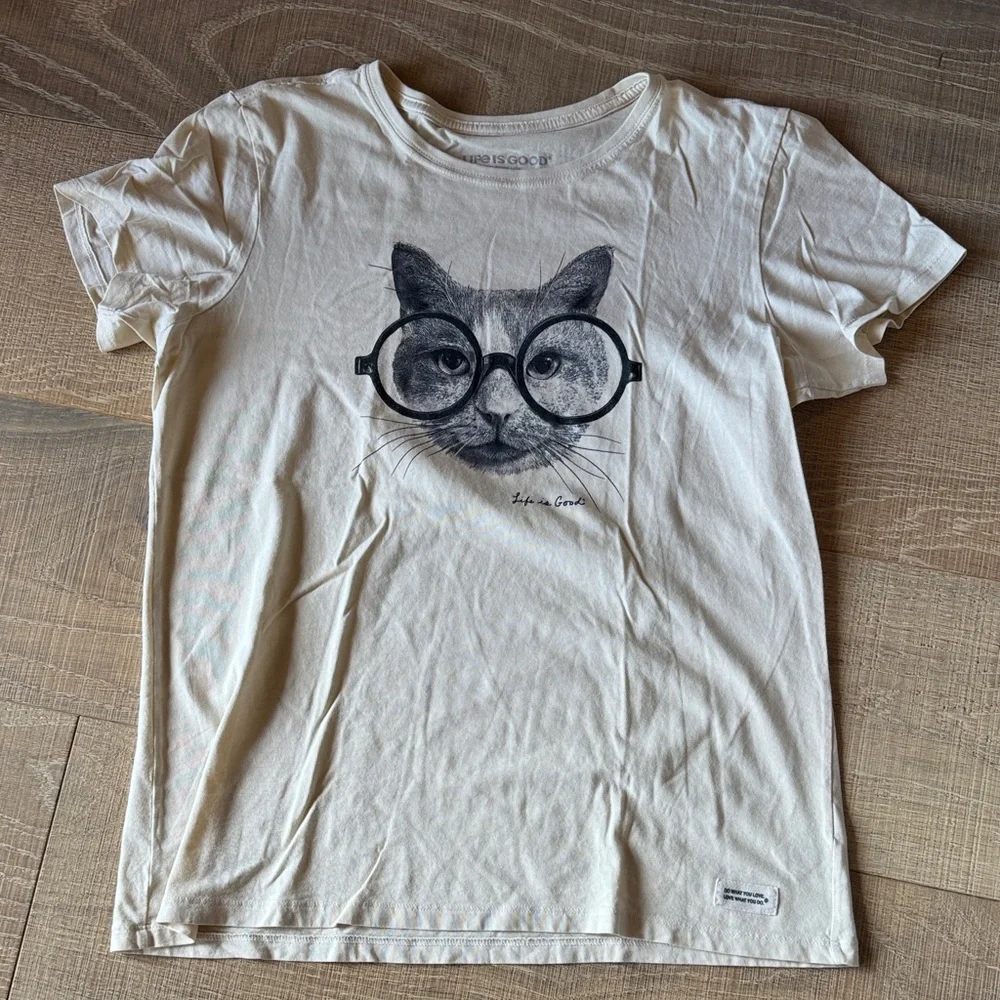Life Is Good Cream Crusher-lite T‑Shirt with Black Cat Graphic