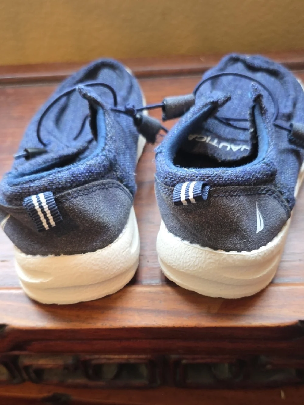Nautica casual slip