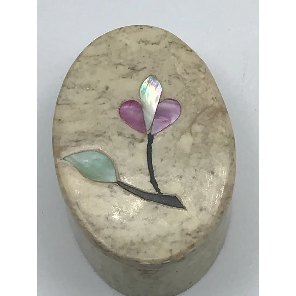 OVAL SOAP STONE JEWELRY /‎ TRINKET BOX W/ LID - FLORAL INLAY ON LID