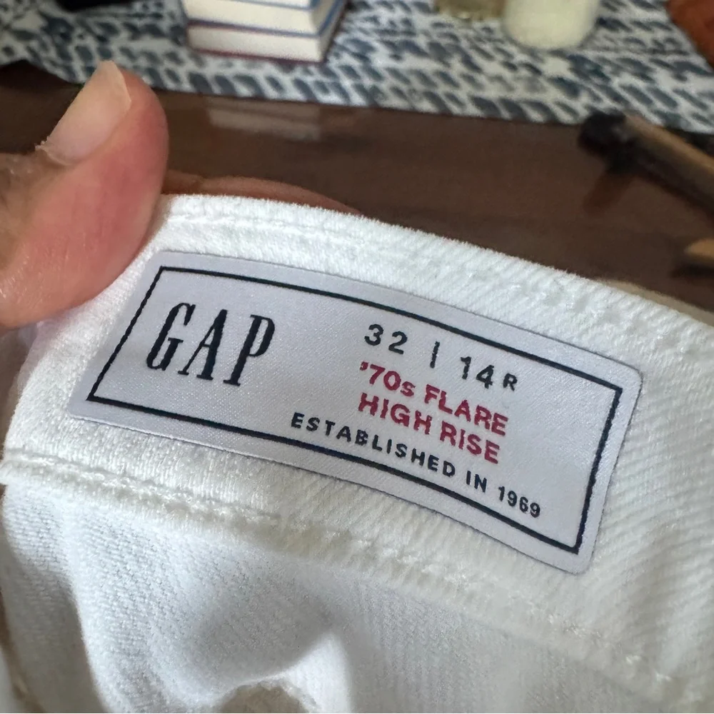 GAP  Jeans Women's‎ '70s Flare High Rise Jeans in White Size 32/14R
