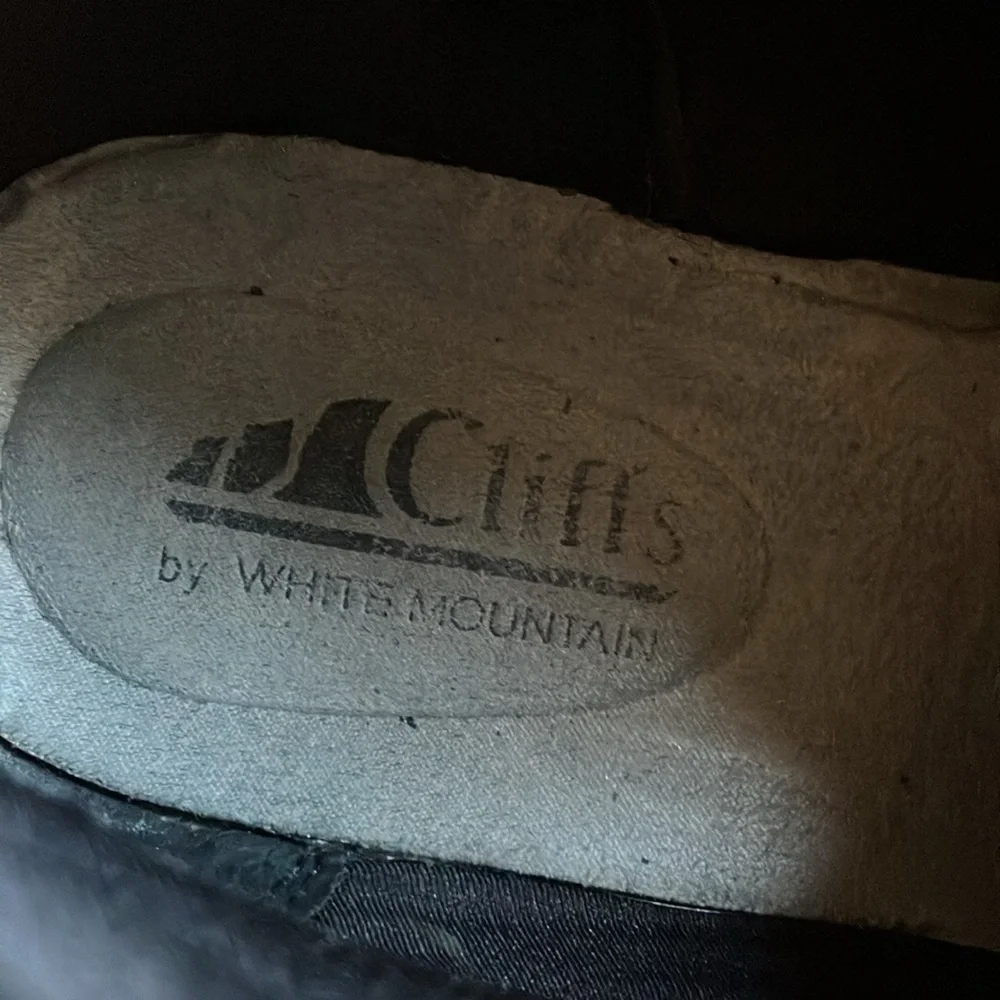 Cliffs by WHITE MOUNTAIN cliffs by