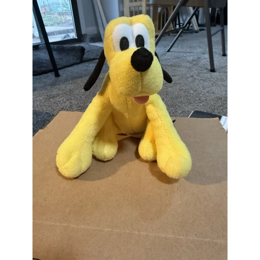 Pluto‎ Plush 7